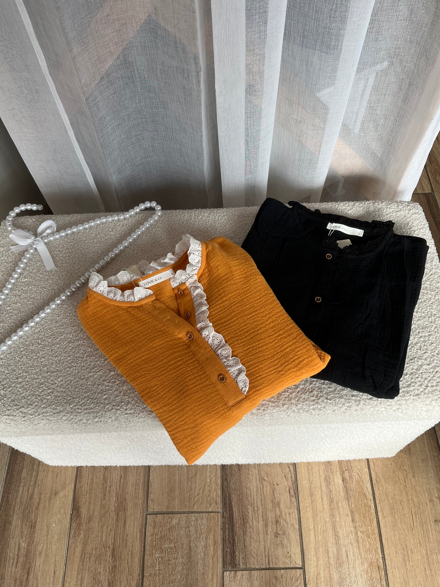 Top en gaze de coton avec volant dentelle
